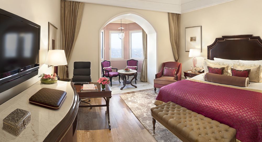 The Taj Mahal Tower, Mumbai Hotel Bagian luar foto A suite at the Taj Mahal Palace